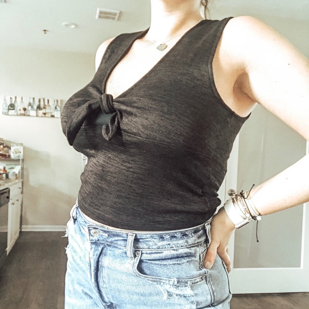 🌟$8 SALE🌟 NWOT Black Tie Front Crop Tank Top
